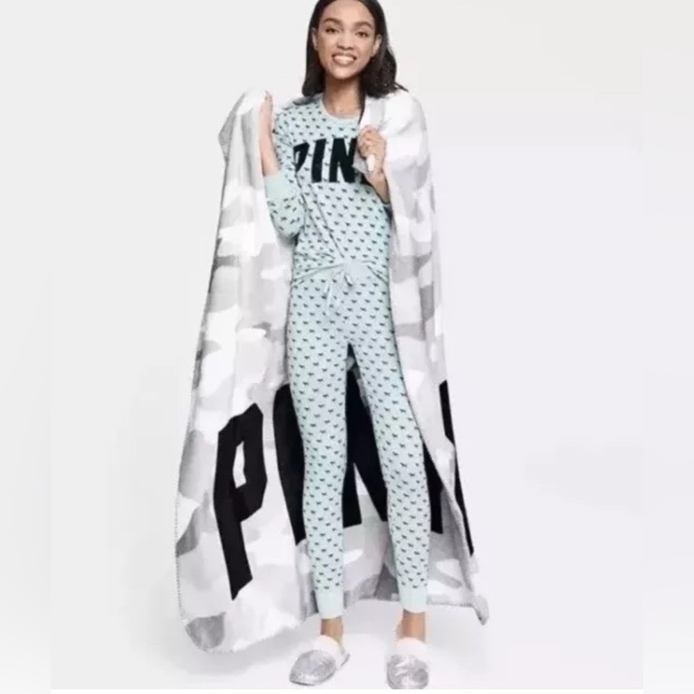 Victoria’s Secret PINK Grey Camo Sherpa Throw Blanket